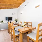 4 Bedroom Pet Friendly In * Drniš