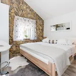 Casa de Férias 4 Bedroom Pet Friendly In Drniš
