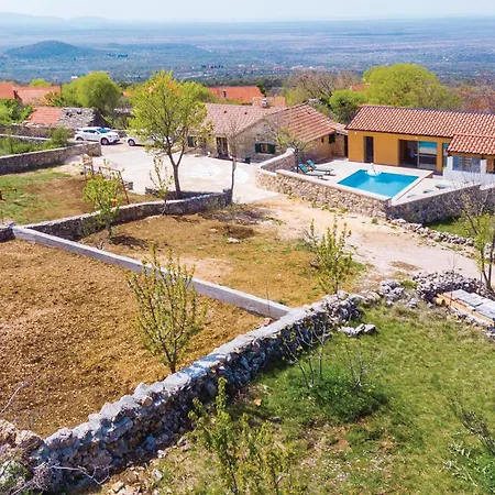 Holiday home 4 Bedroom Pet Friendly In *