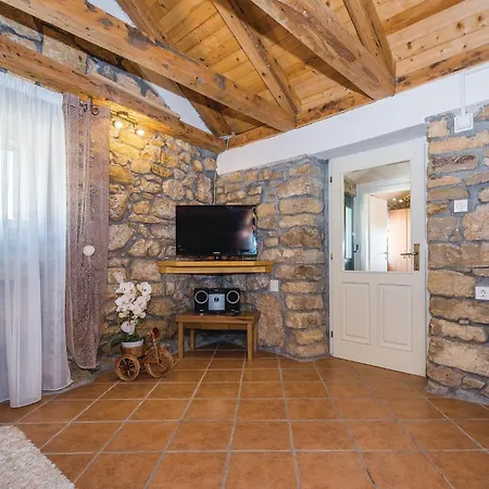 Holiday home 4 Bedroom Pet Friendly In *