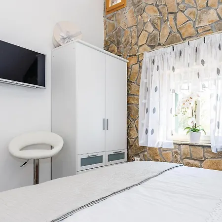 4 Bedroom Pet Friendly In Holiday home