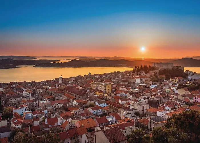 4 Bedroom Pet Friendly In *