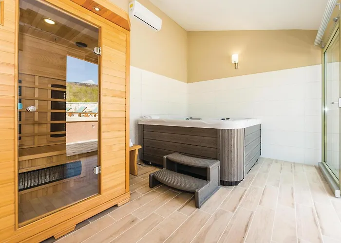 4 Bedroom Pet Friendly In בית נופש