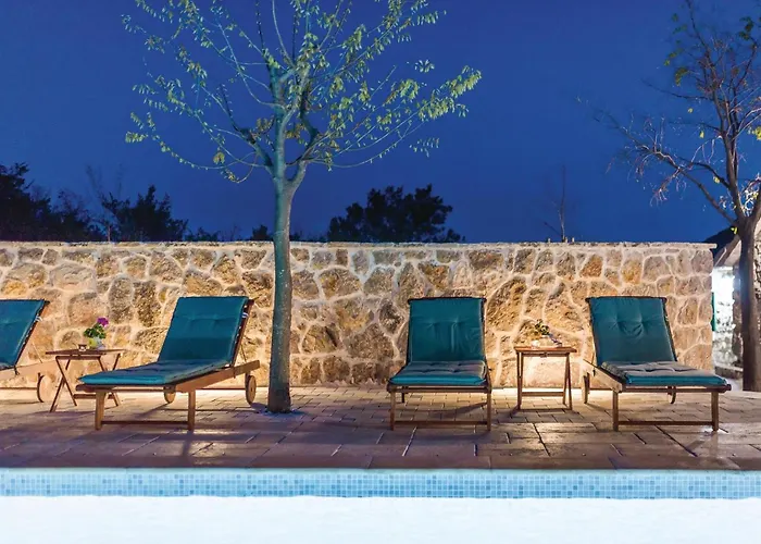 4 Bedroom Pet Friendly In * Drniš