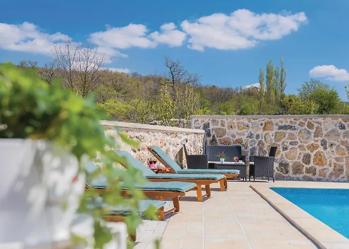 4 Bedroom Pet Friendly In