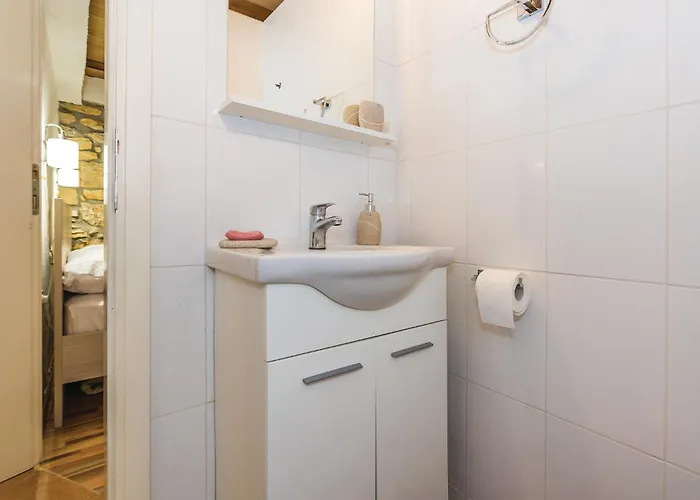 4 Bedroom Pet Friendly In *