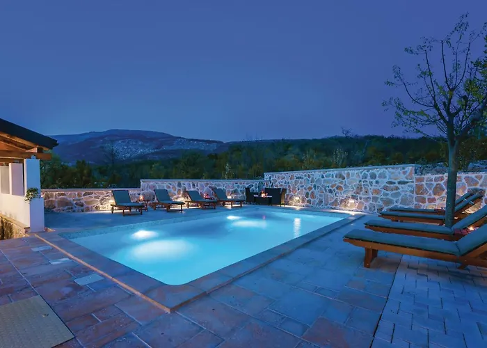 בית נופש 4 Bedroom Pet Friendly In