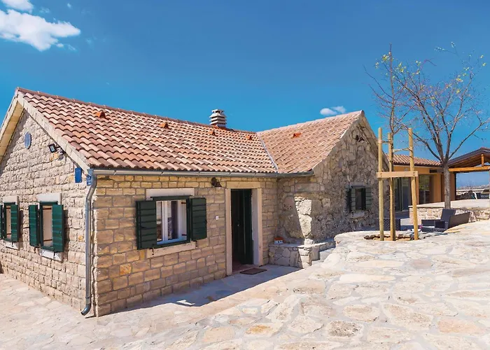 4 Bedroom Pet Friendly In * Drniš