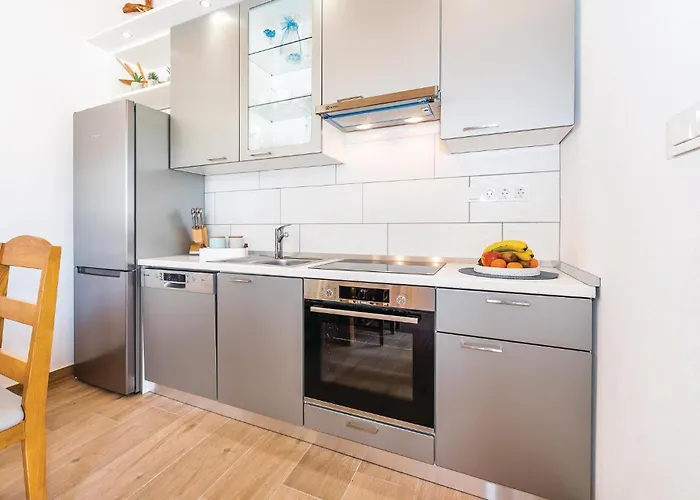 4 Bedroom Pet Friendly In