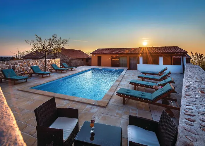 4 Bedroom Pet Friendly In בית נופש Drniš