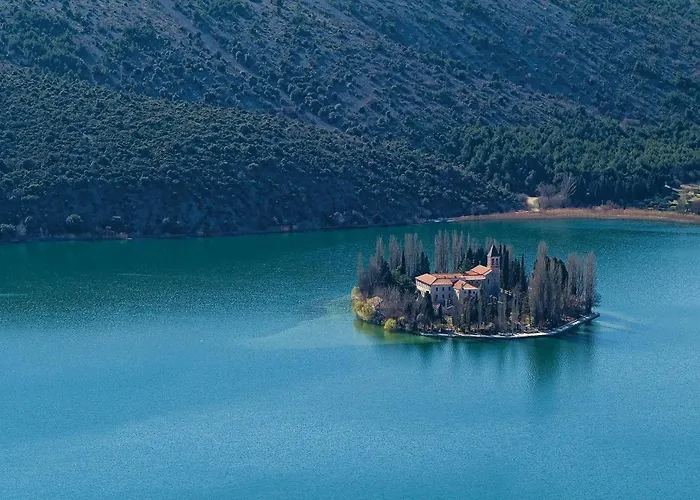 4 Bedroom Pet Friendly In