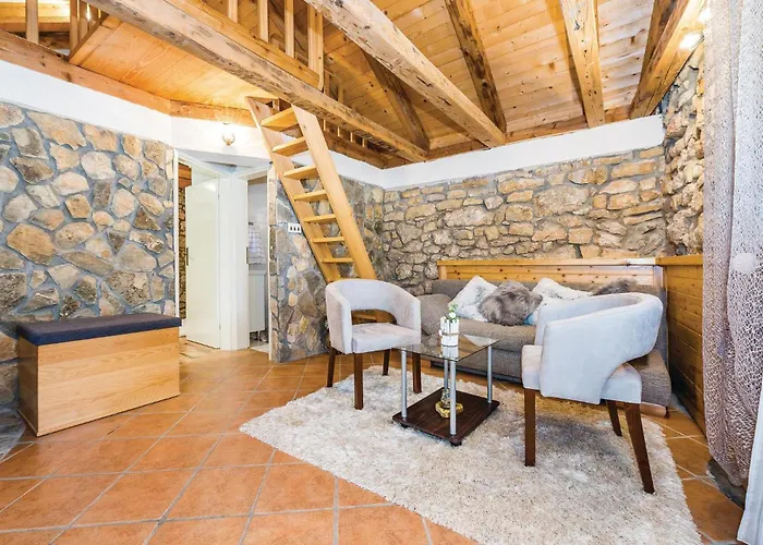 Vikendica 4 Bedroom Pet Friendly In *