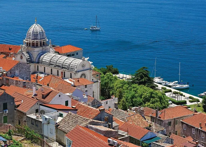 Vikendica 4 Bedroom Pet Friendly In *